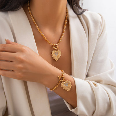 Diamond Heart-Shaped Pendant Necklace - Light Luxury Style