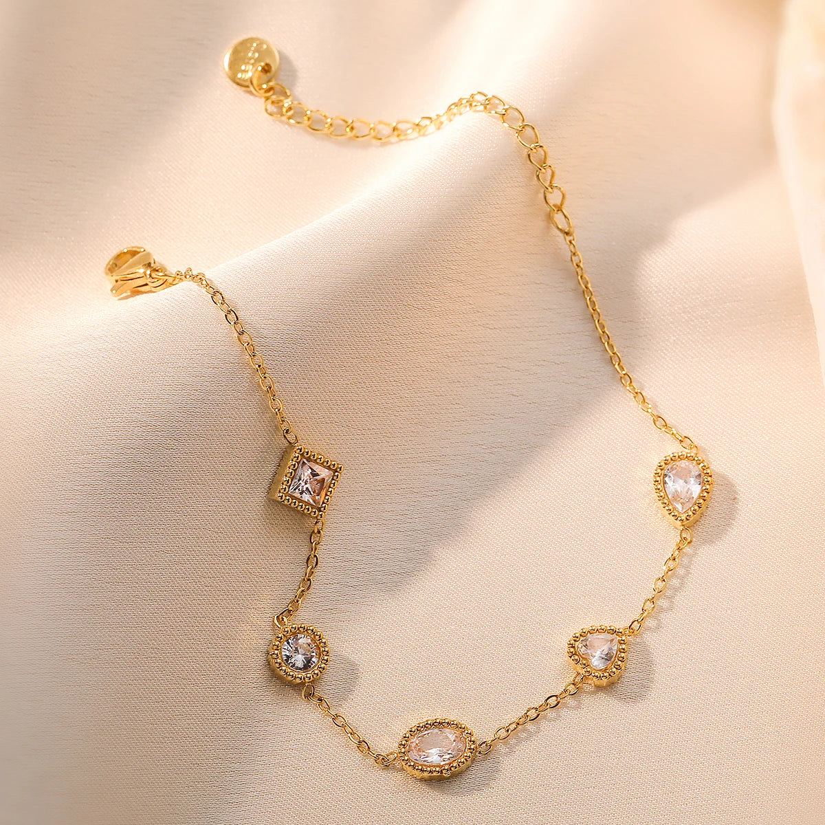 Fashionable light luxury bracelet for women, niche, exquisite and versatile jewelry - Korvel