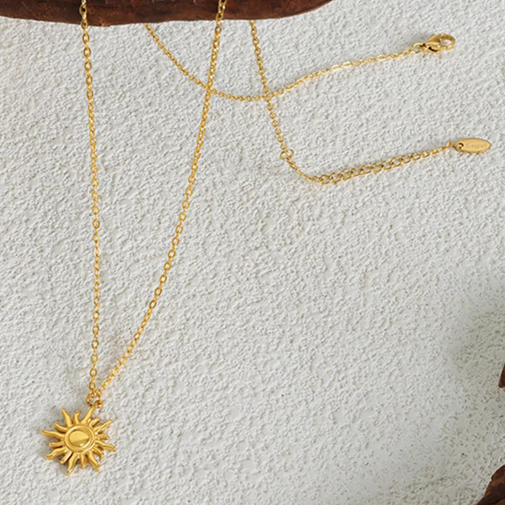 Collar de Colgante de Sol de Acero de Titanio Elegante para Mujeres