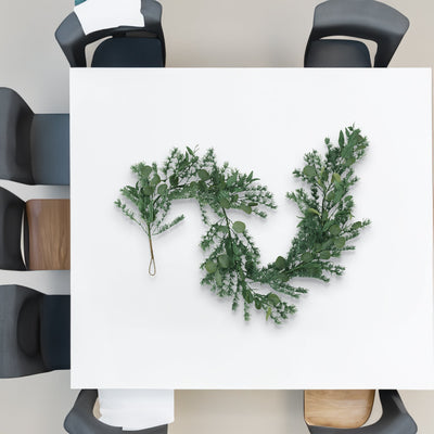 Elegant 5.5' Leaves Garland for Home Decor