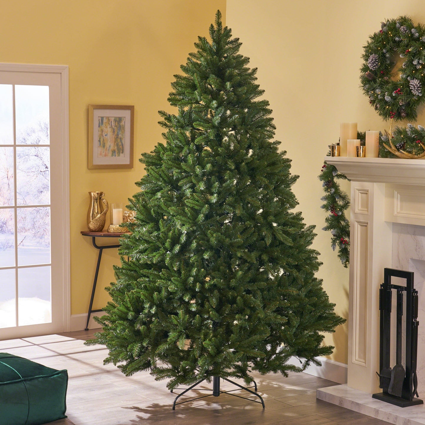 Norway Hinged Christmas Tree - 7 ft with 2231 Tips