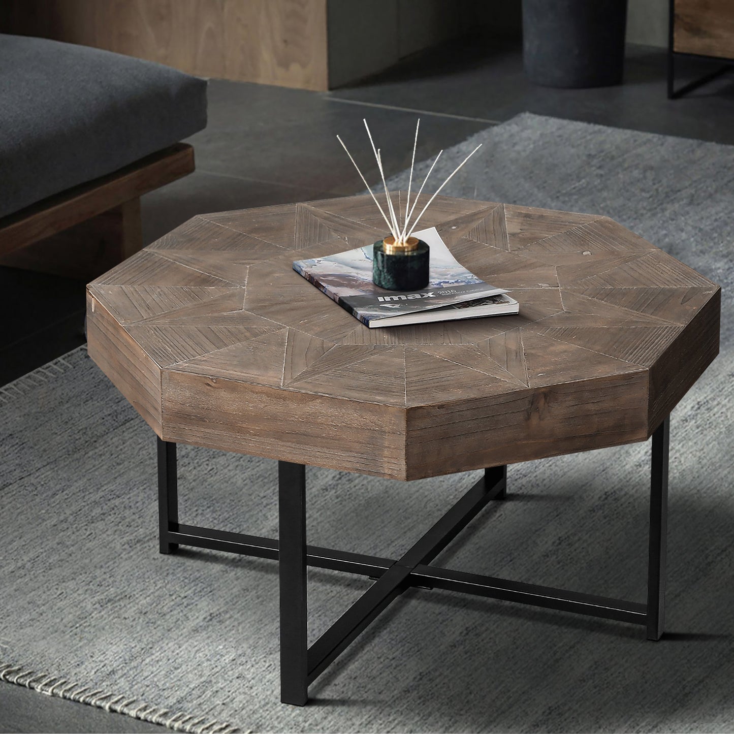 Mesa de café octagonal de madera marrón antigua con patas de metal
