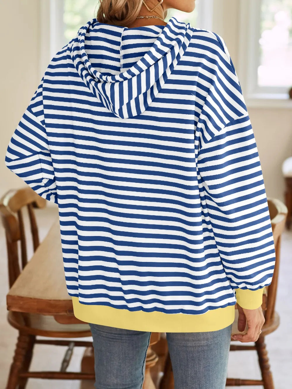 Sudadera con capucha a rayas suelta y casual