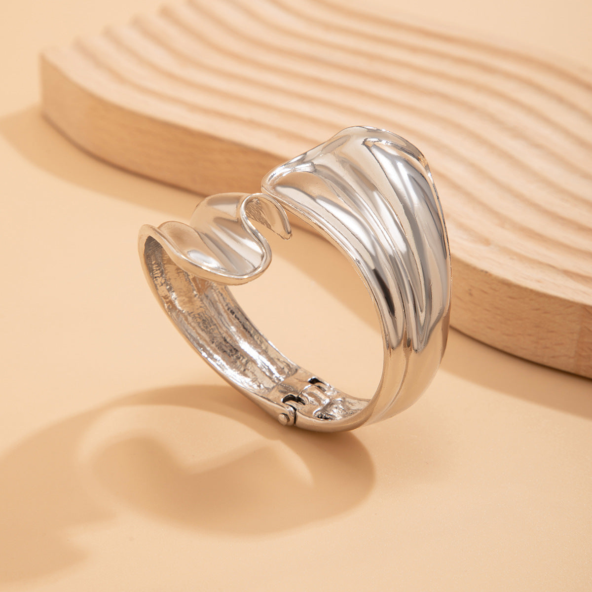 Punk style exaggerated irregular folds personalized winding fish tail bracelet Bracelet - Korvel