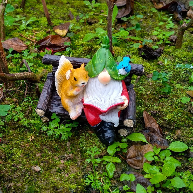 Outdoor Squirrel Elf Reading Hanger - Korvel