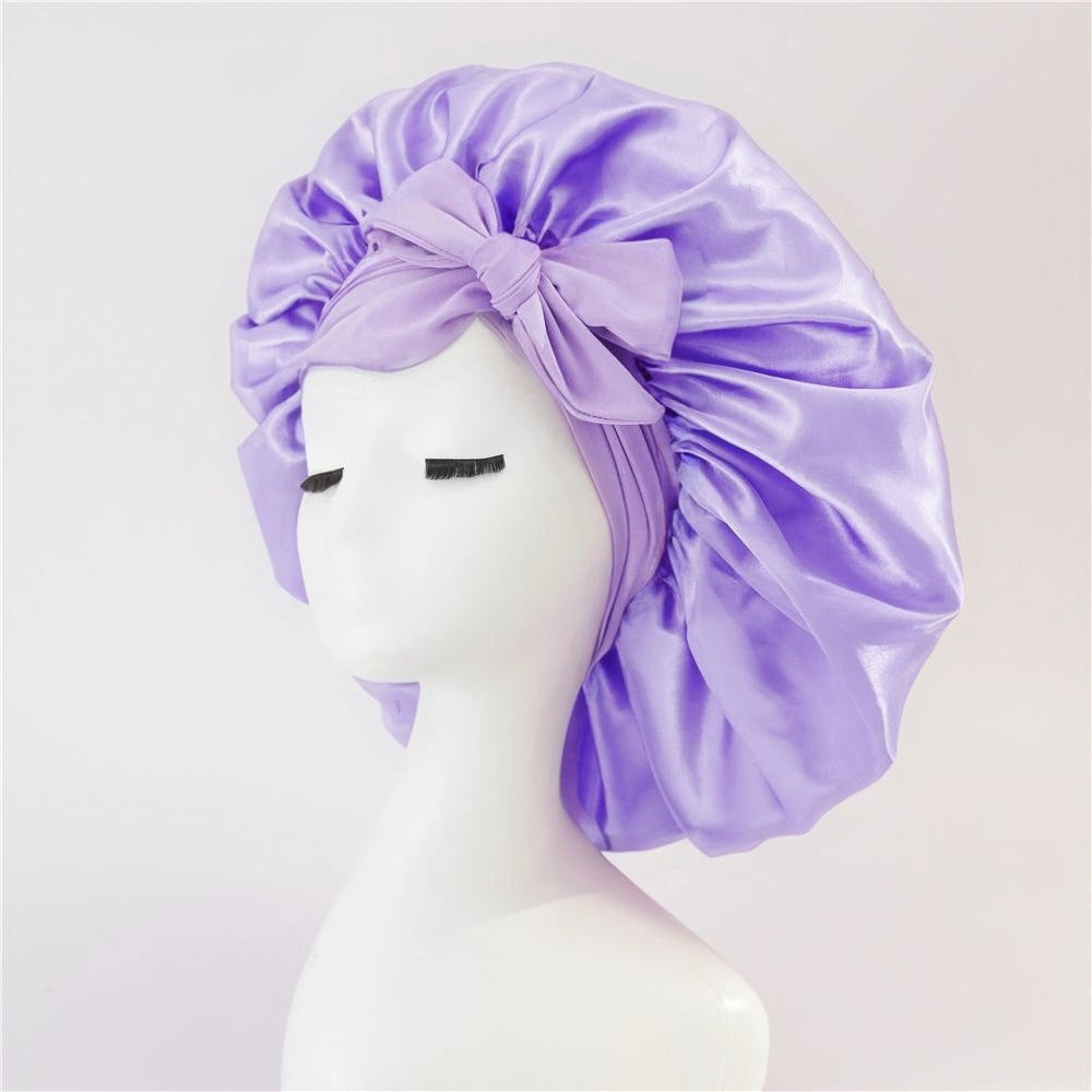 Turban élégant à large bord avec détail en nœud