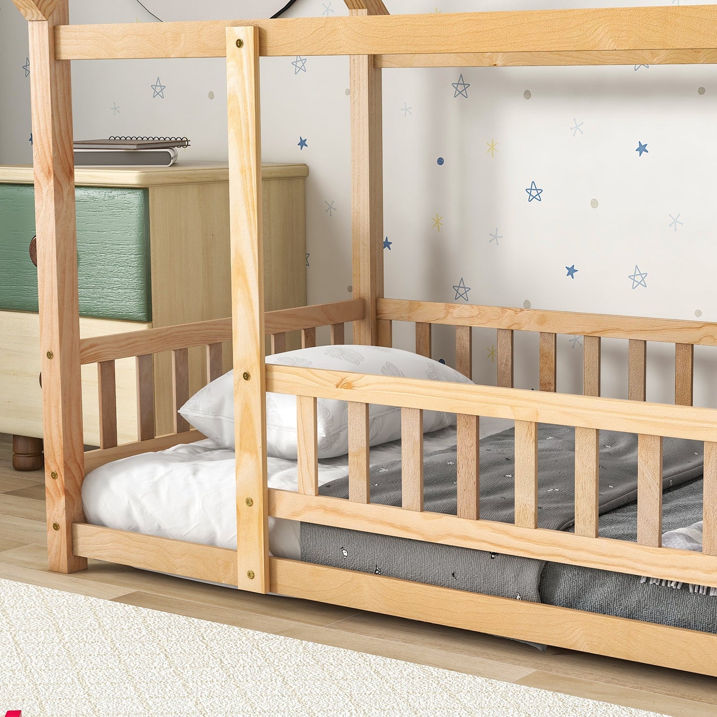 Lit en bois taille twin avec cadre de toit de maison et barrières de sécurité