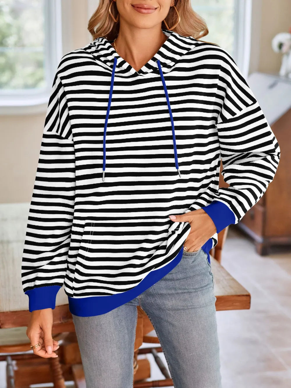 Sudadera con capucha a rayas suelta y casual