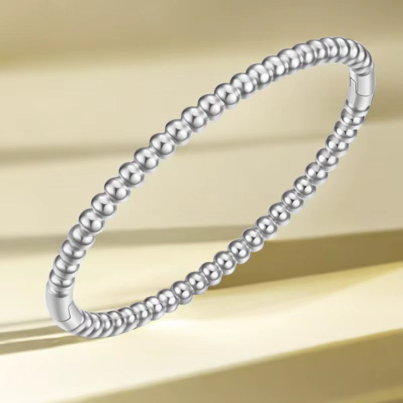 Bracelet en acier titane élégant pour femmes