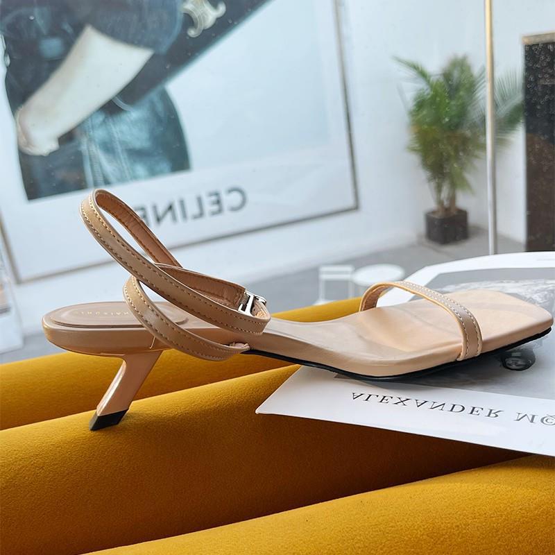 Sandales ouvertes carrées chic pour femmes avec talons moyens
