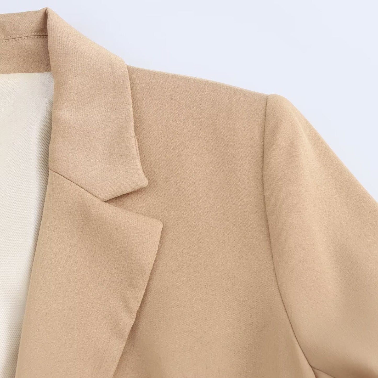 Elegant Long-Sleeve Blazer in Silk-Like Satin Fabric