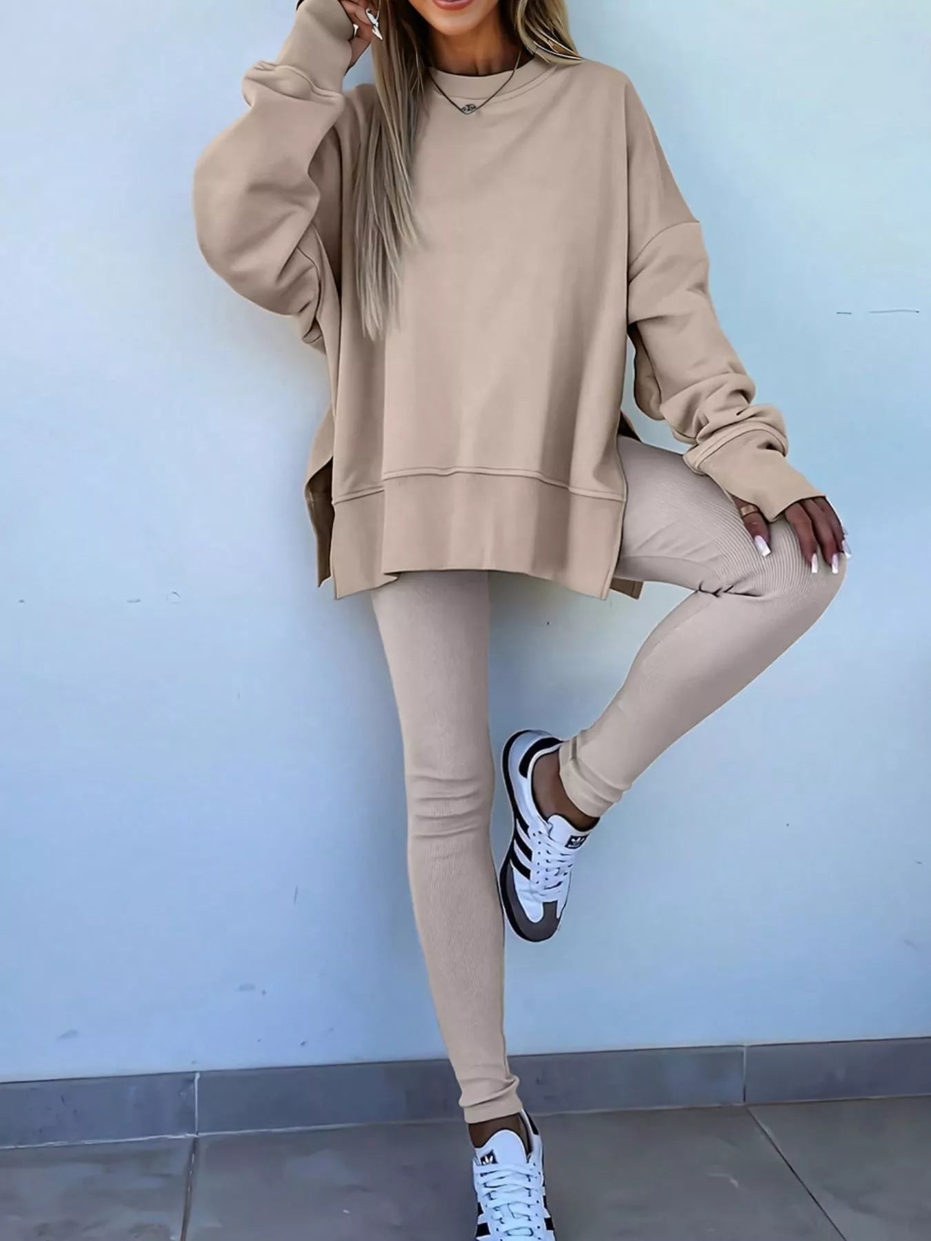 Conjunto de Sudadera Oversized con Abertura y Leggings Acanalados