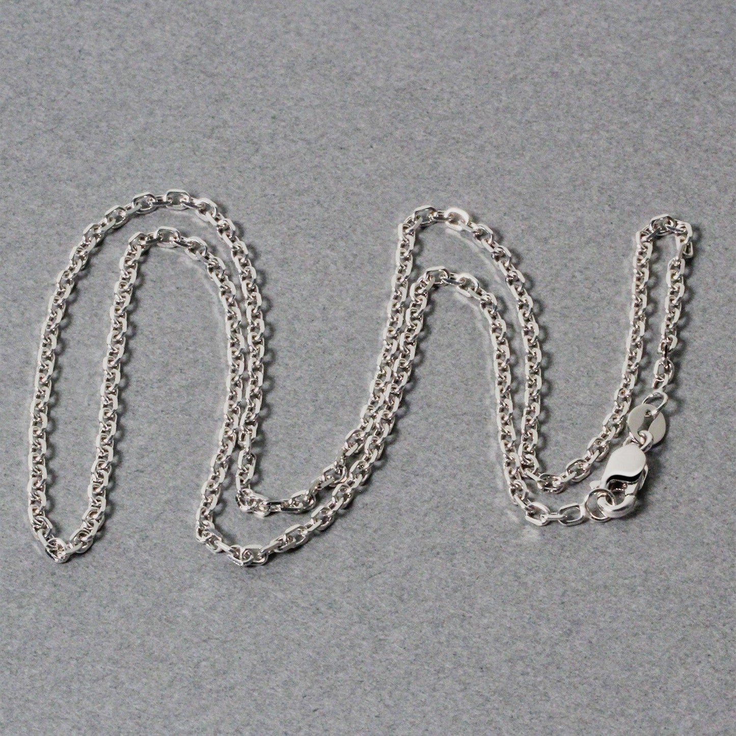 Chaîne en or blanc 14k avec maillons en câble et finition diamantée - 1,8 mm