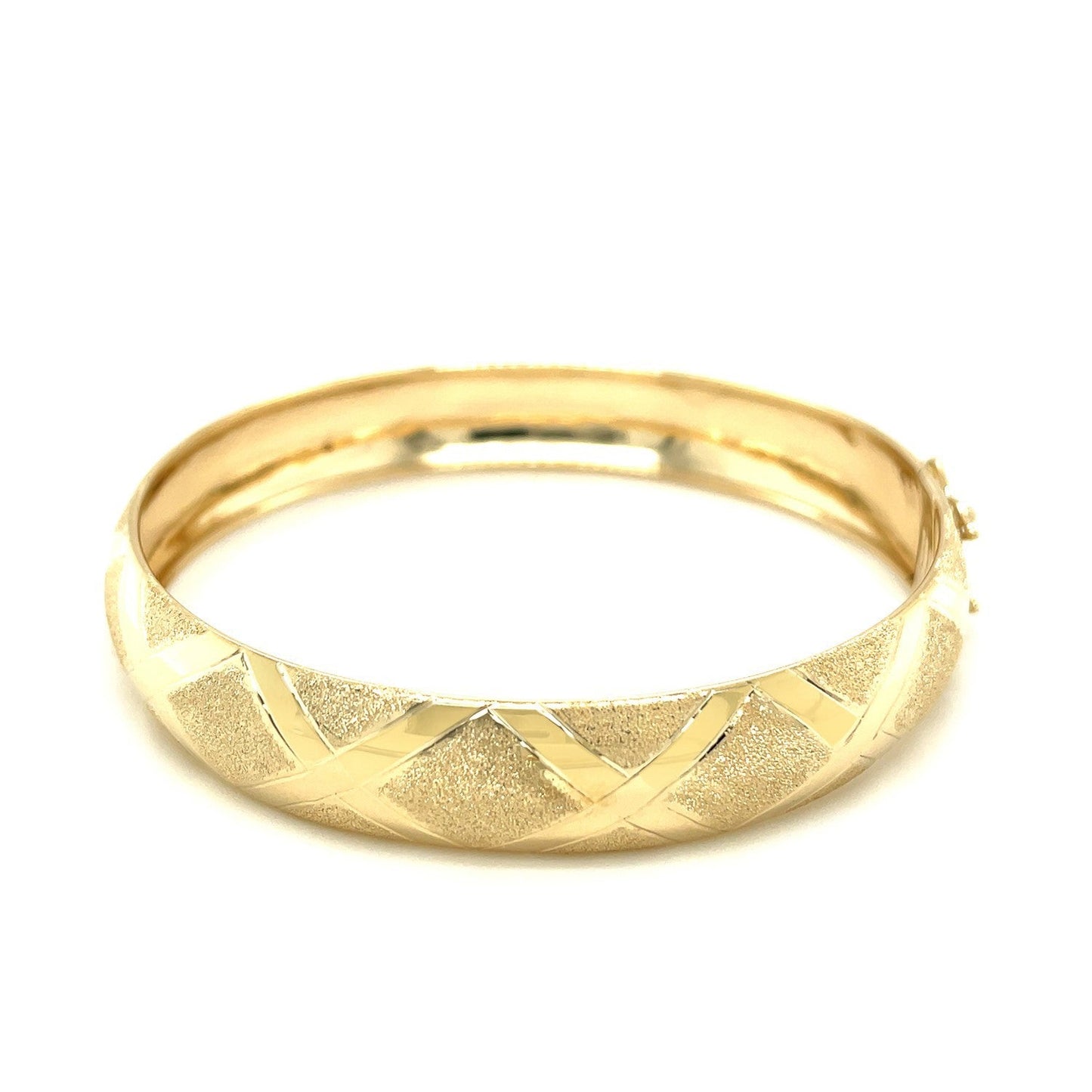 Brazalete de Patrón de Diamante de Textura Doble en Oro Amarillo de 10k
