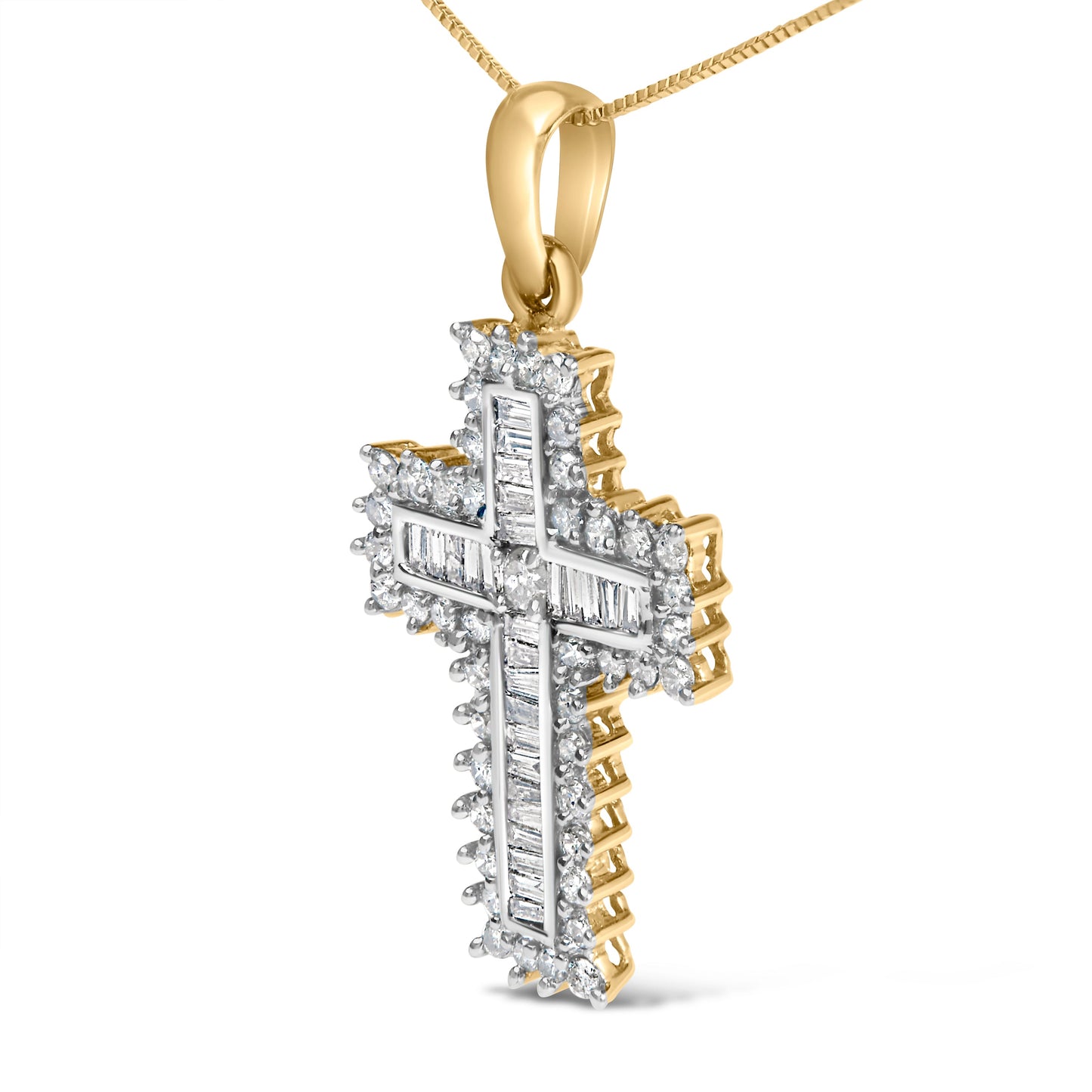 Collar con colgante de cruz de diamantes de múltiples filas en oro amarillo de 14 quilates