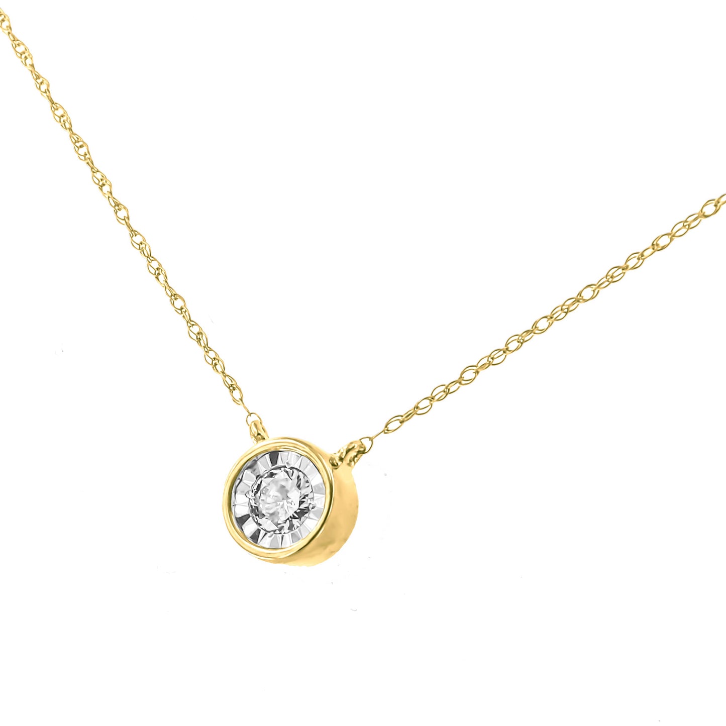 Collar con colgante de diamante engastado en bisel de oro amarillo de 10 quilates y 1/4 de quilate