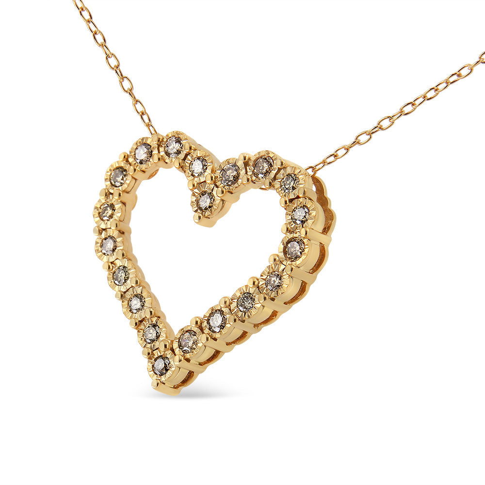 Collar con colgante de corazón de plata esterlina .925 bañado en oro amarillo de 10K