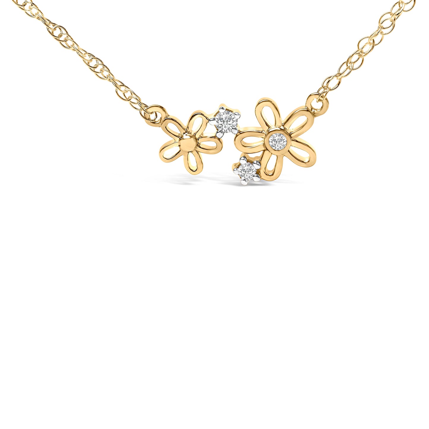 Collar con colgante floral chapado en oro de 14K con acentos de diamante