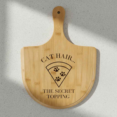 Planche à pizza en bambou gravée - Le secret de la garniture de poils de chat