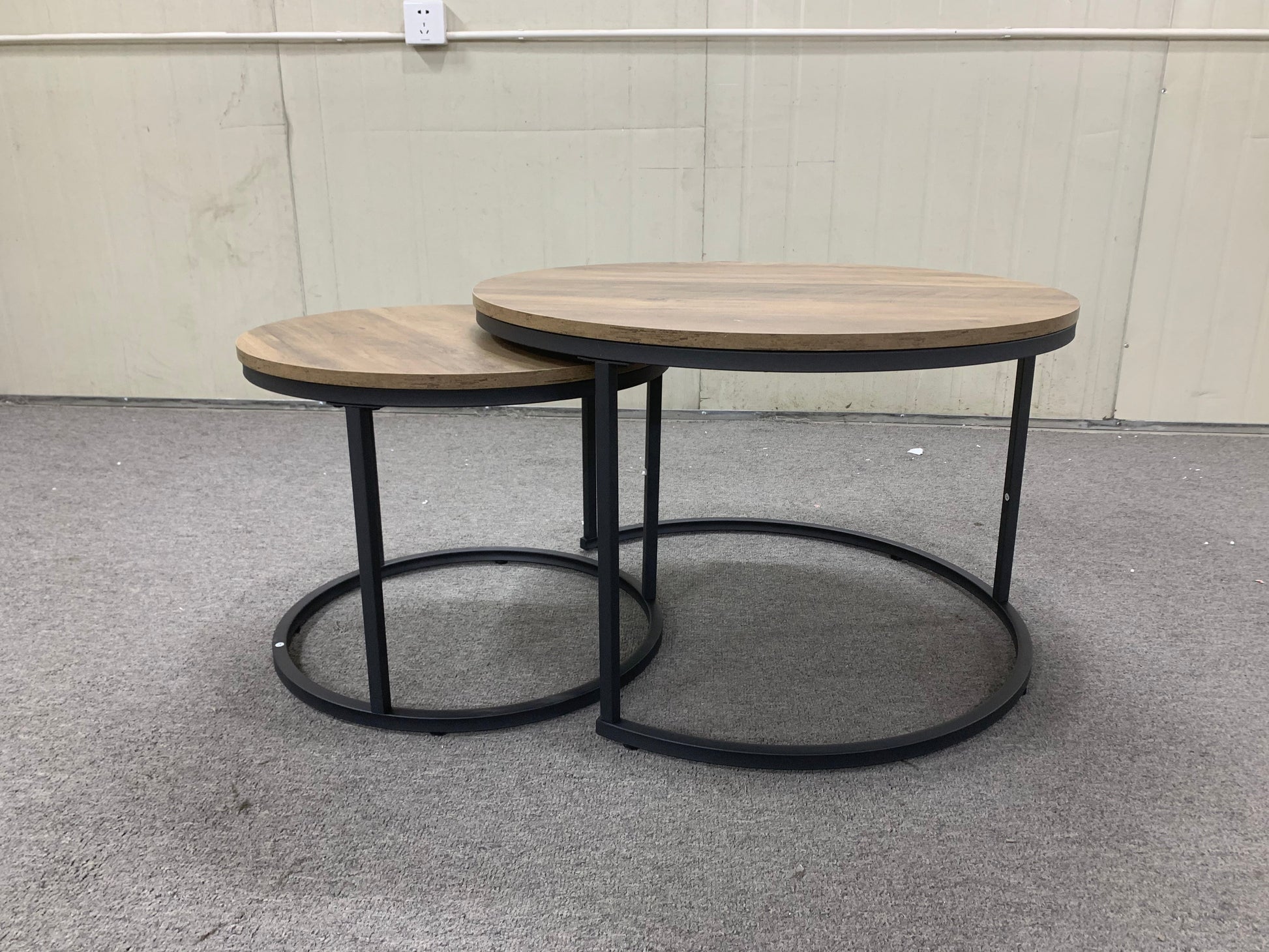A set of nested coffee tables, 27.6-inch round coffee table, industrial wood veneer, with sturdy metal frame (brown) - Korvel