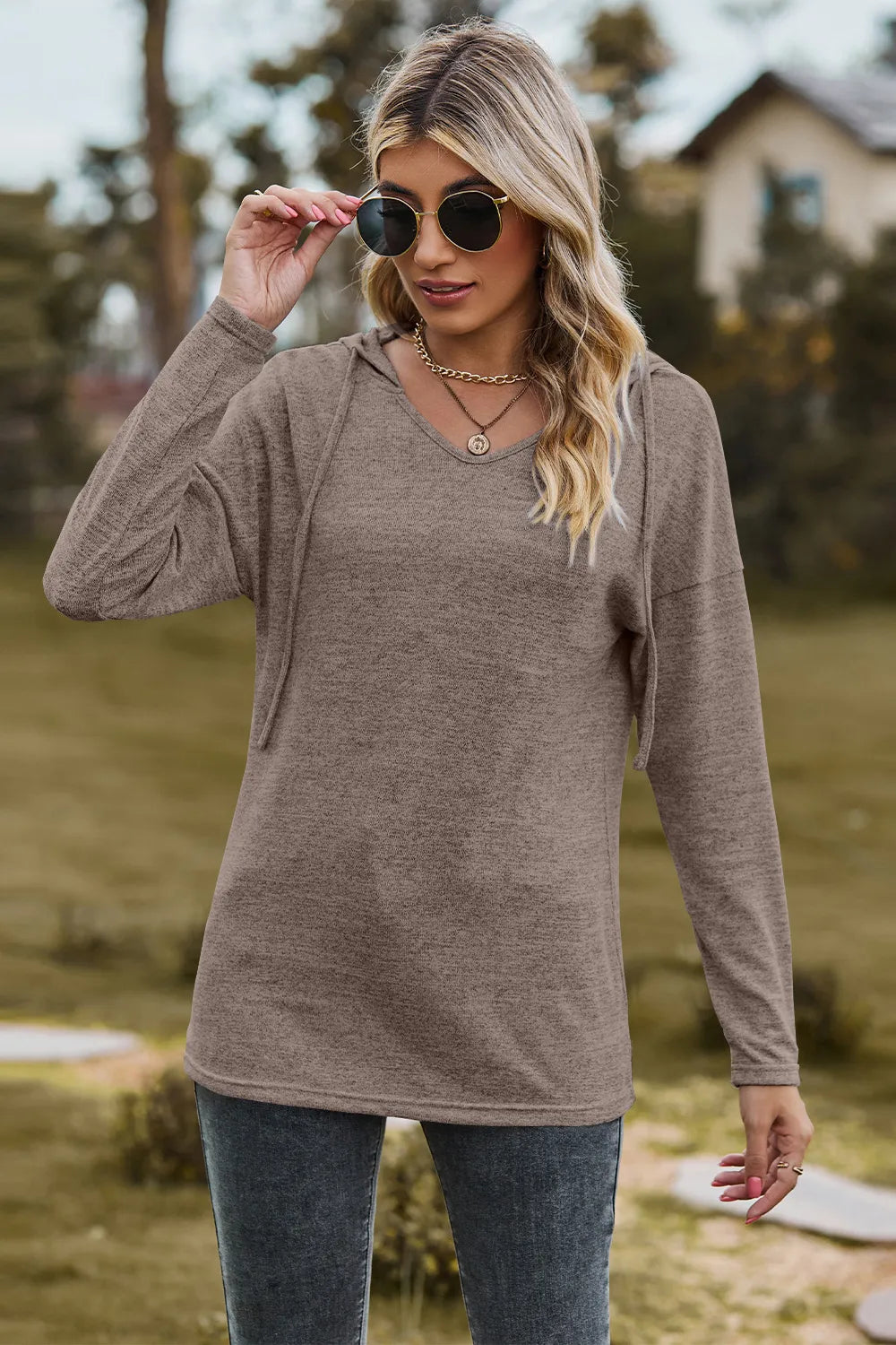 Camiseta con Capucha y Hombros Caídos con Cordón