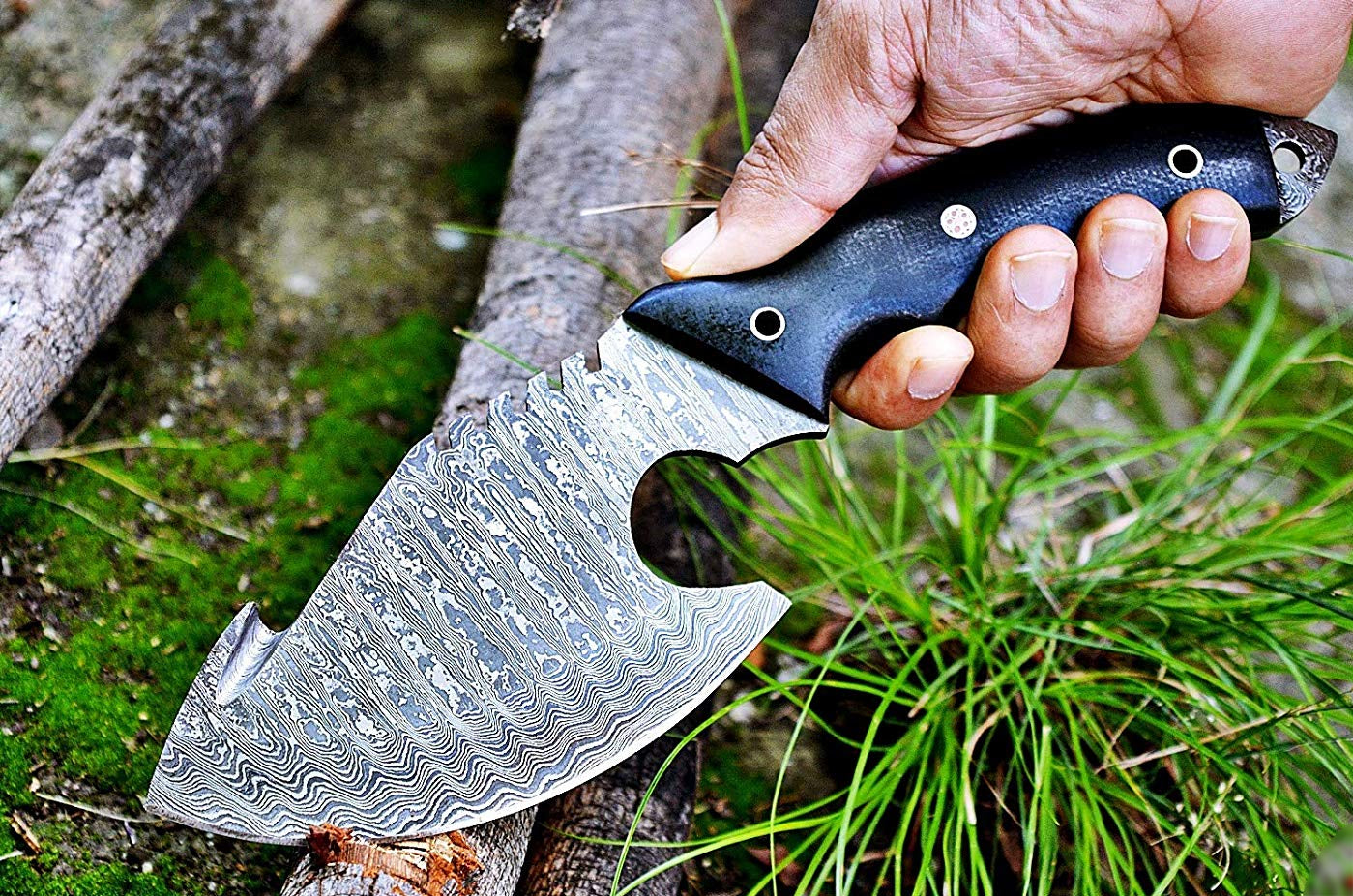 Premium Damascus Steel Gut Hook Skinning Knife for Outdoor Adventures - Korvel