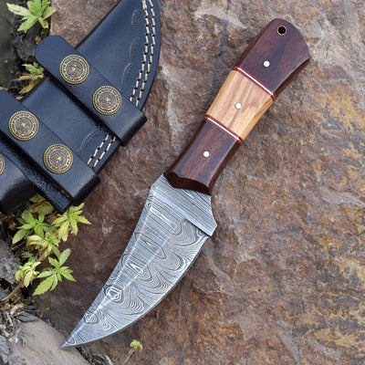 Premium Damascus Skinning Knife with Elegant Rosewood and Olive Wood Handle - Korvel