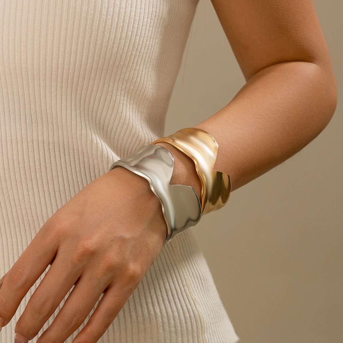 Versatile Irregular Opening Bracelet in Metal Style