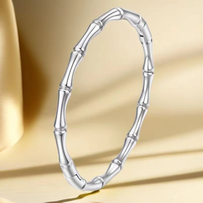 Bracelet en acier titane élégant pour femmes