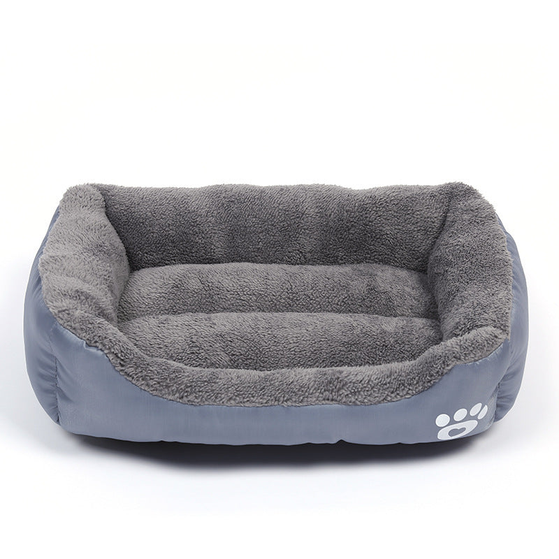 Cama para mascotas de felpa suave y acogedora con fondo impermeable
