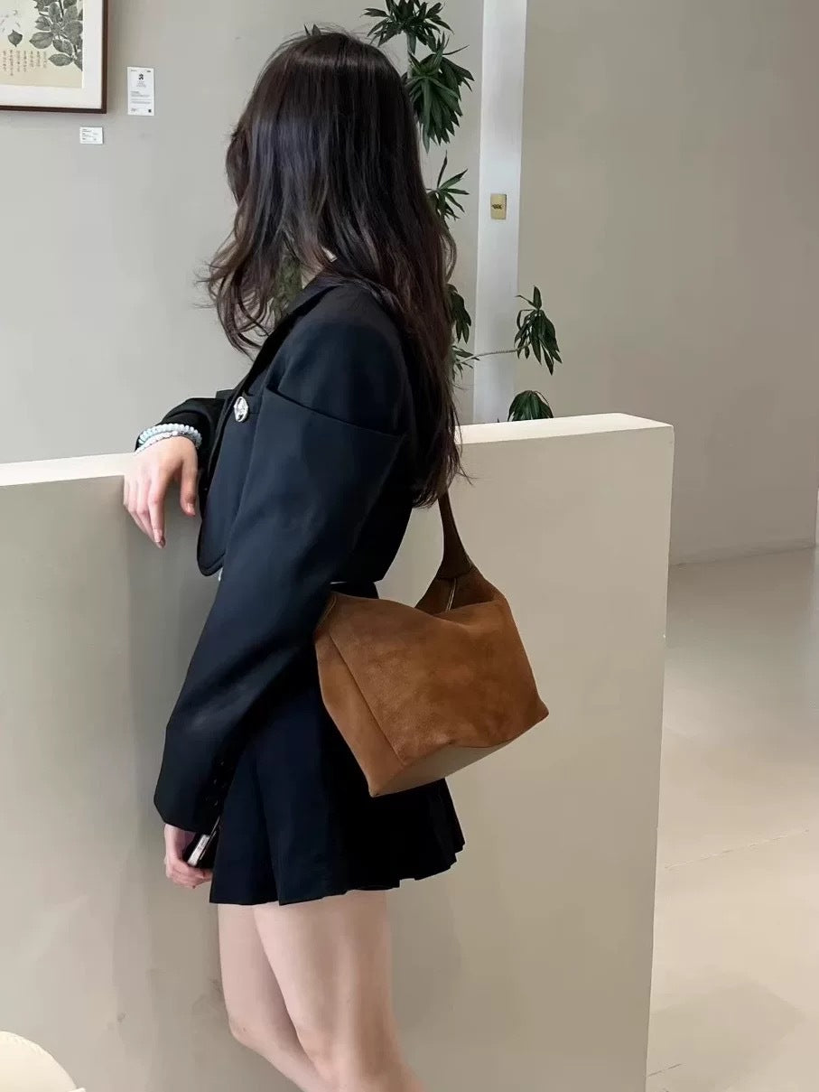 Fashionable and Versatile Cowhide Shoulder Bag