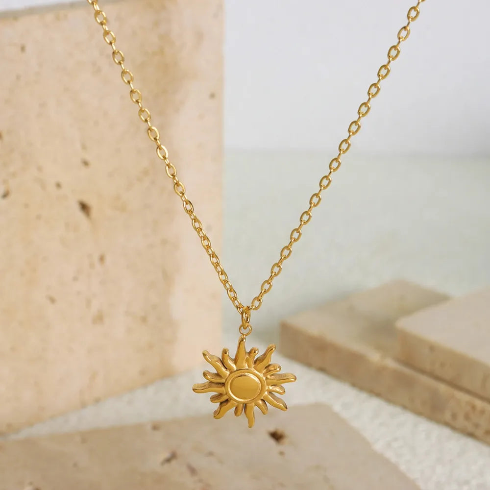 Collar de Colgante de Sol de Acero de Titanio Elegante para Mujeres