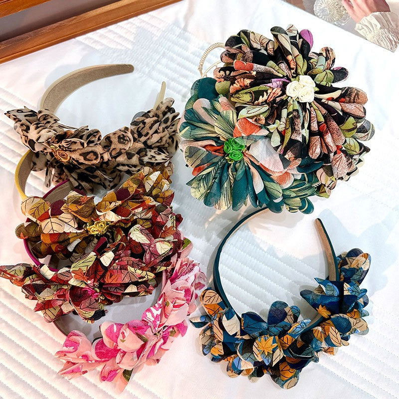 Bandeau à motif floral et feuillage surdimensionné