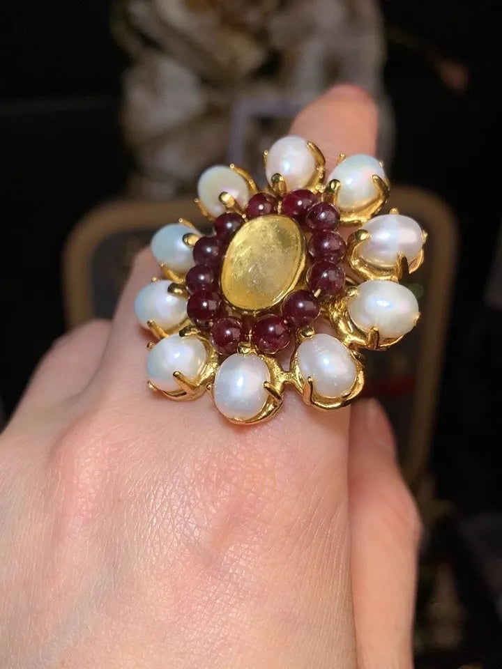 Bague ouverte en perle baroque naturelle vintage en laiton
