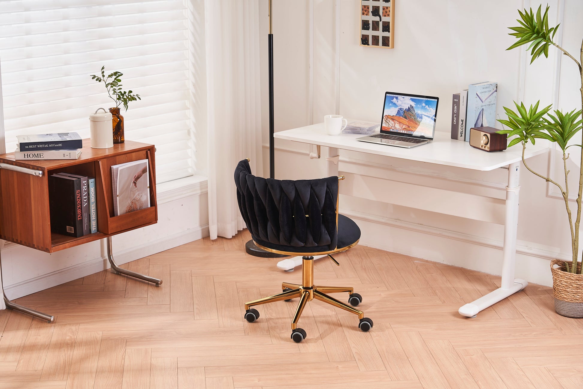 Office desks and chairs, with adjustable wheels and cushioned office desks and chairs that conform to ergonomics (black) - Korvel