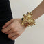 Exquisita Pulsera Ancha de Metal Dorado Retro para Mujeres