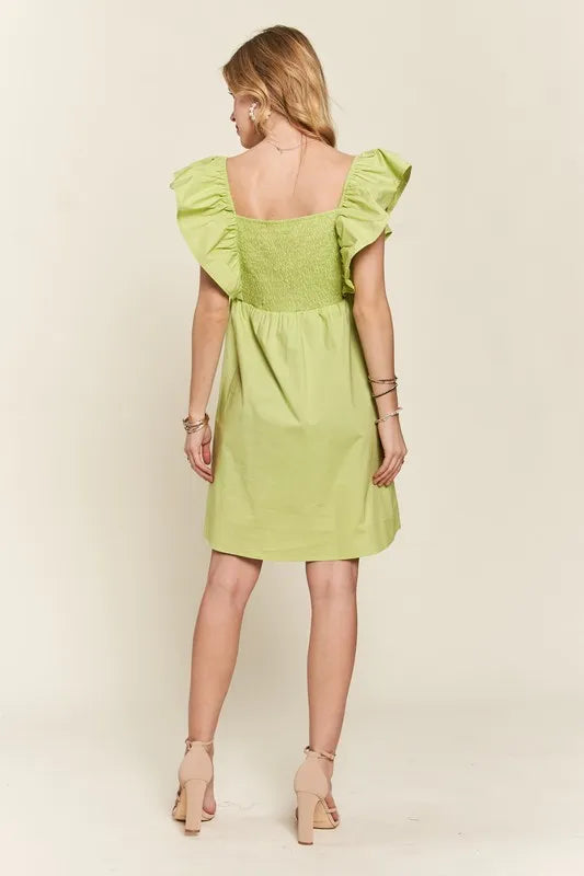 Vestido Babydoll con Mangas de Volante y Espalda Fruncida