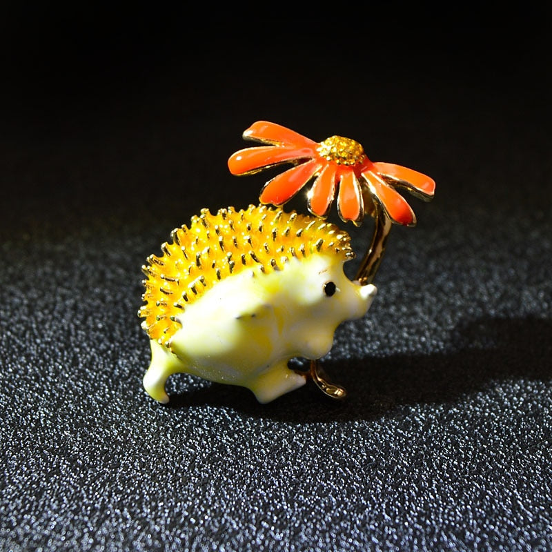 CINDY XIANG Cute Hedgehog Brooch Fashion Daisy Brooches For Women Animal Jewelry Funny Winter Design High Quality - Korvel