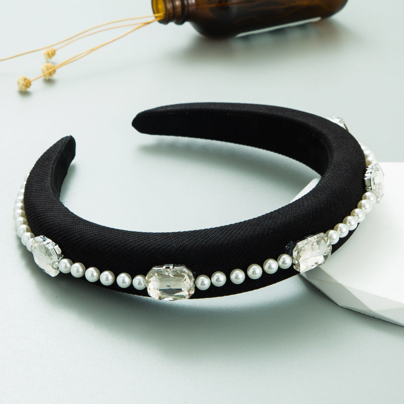 Ornement capillaire en perles et strass - Accessoire de tête élégant