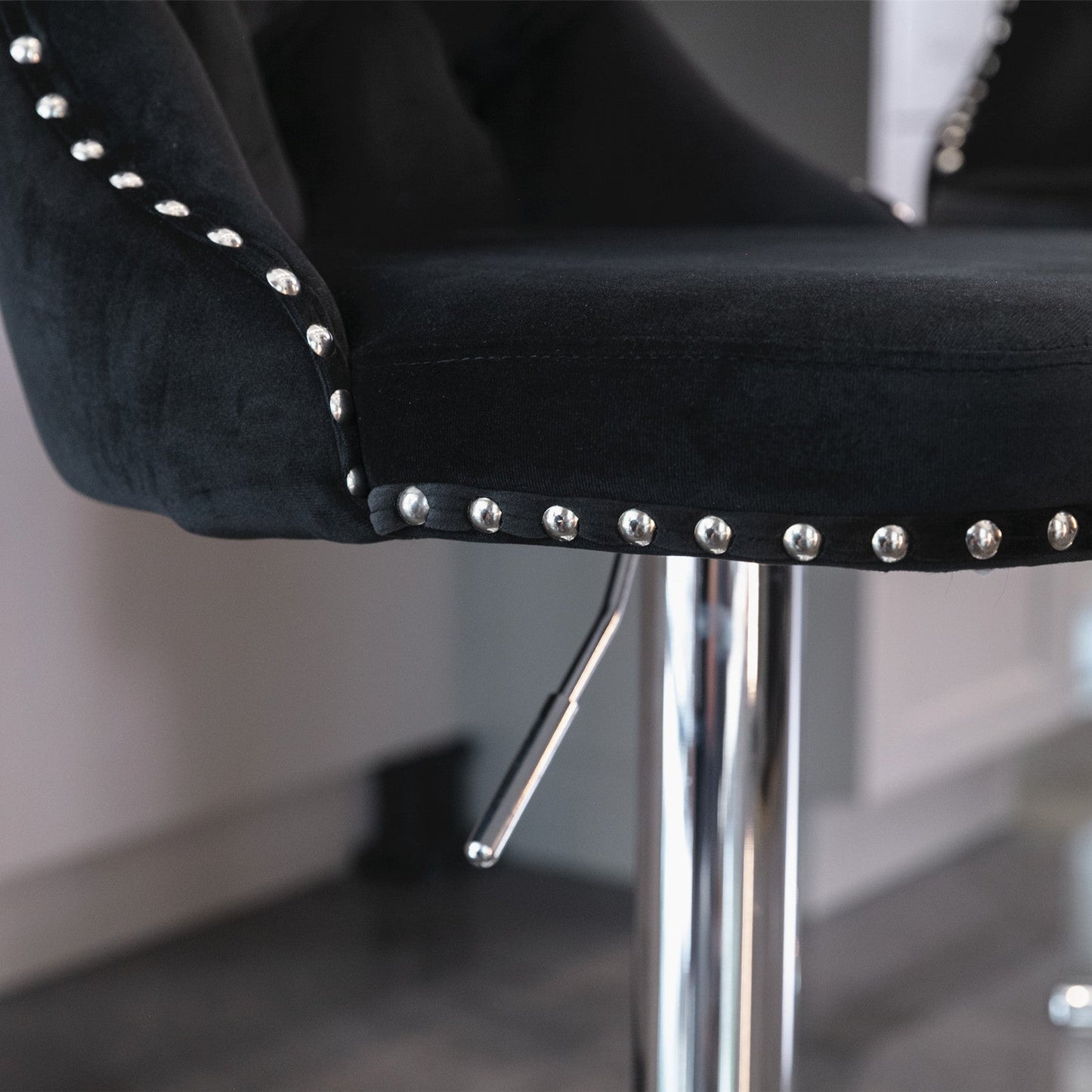 25-33 Inch, Modern Upholstered Chrome base Bar Stools with Back Comfortable Tufted for Home Pub and Kitchen Island（Black,Set of - Korvel
