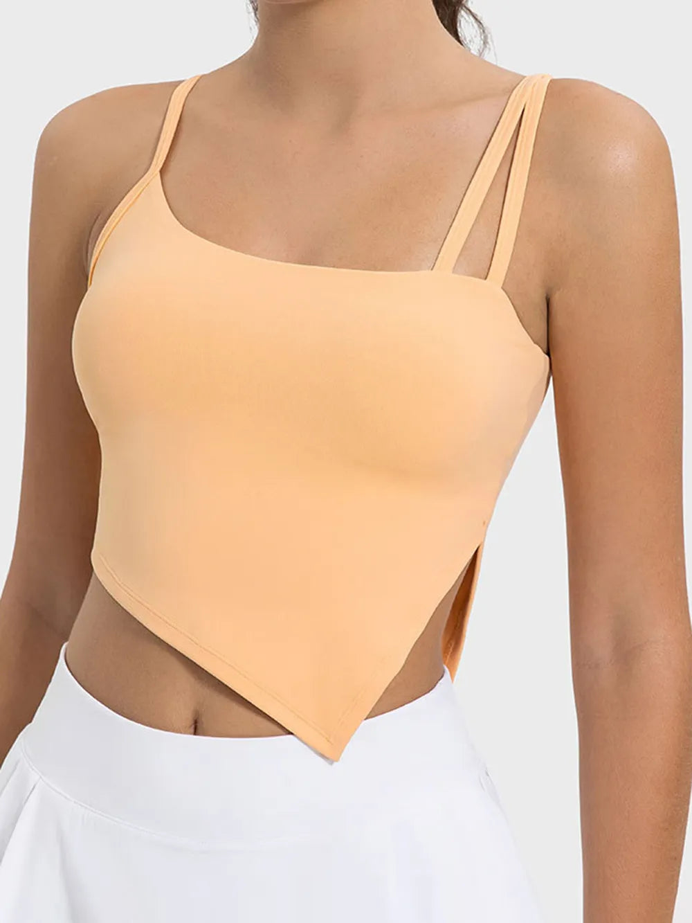 Cami actif à col asymétrique fendu