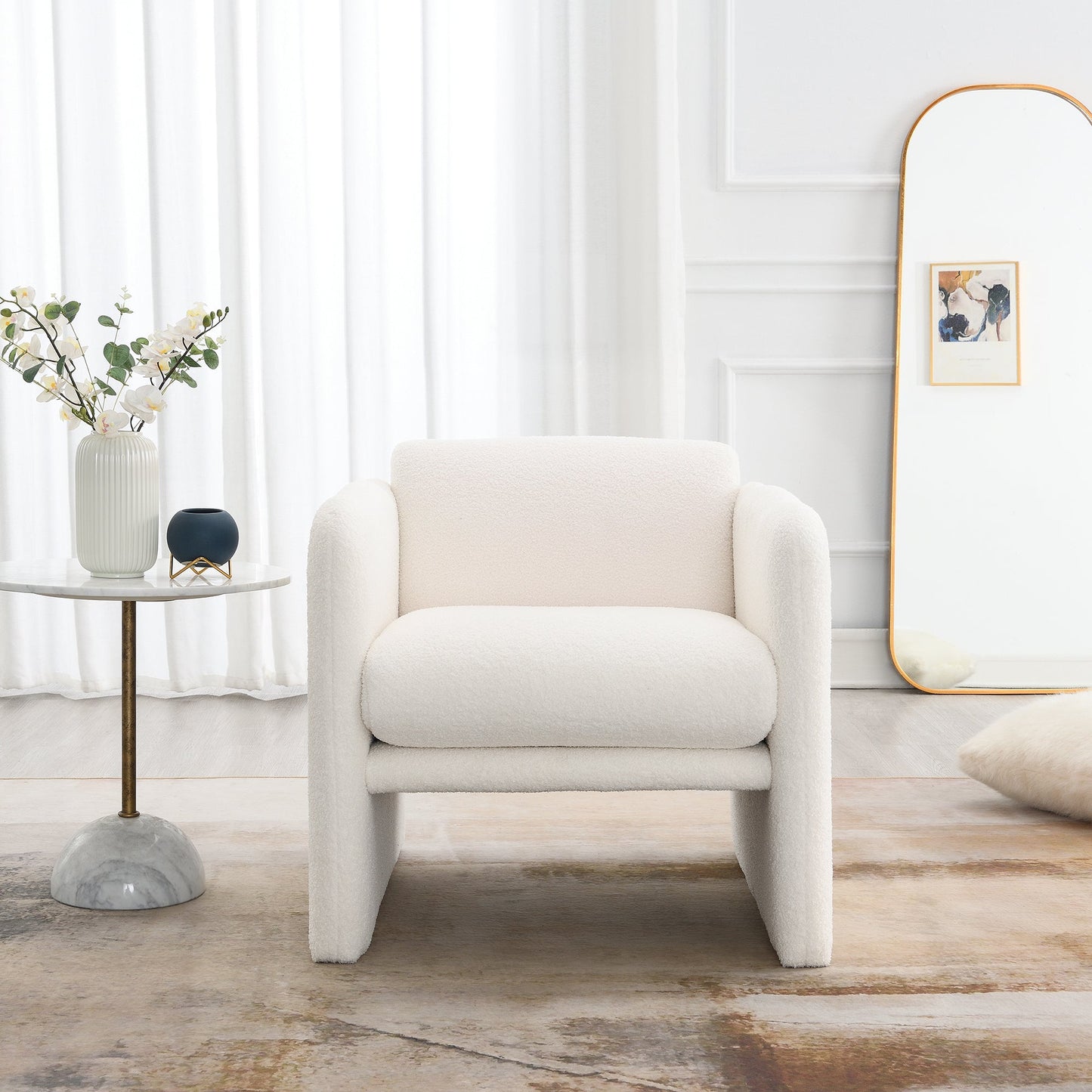 Sofá Blanco Elegante con Reposabrazos Ondulados y Accentos Metálicos