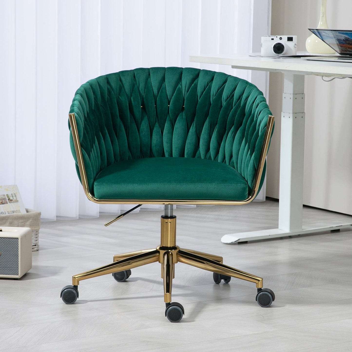 Sillón moderno verde tejido a mano con ruedas y altura ajustable
