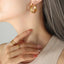 Boucles d'oreilles en titane personnalisées en forme de double U pour femmes