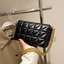 Elegante bolso de hombro pequeño verde con solapa y cadena de metal
