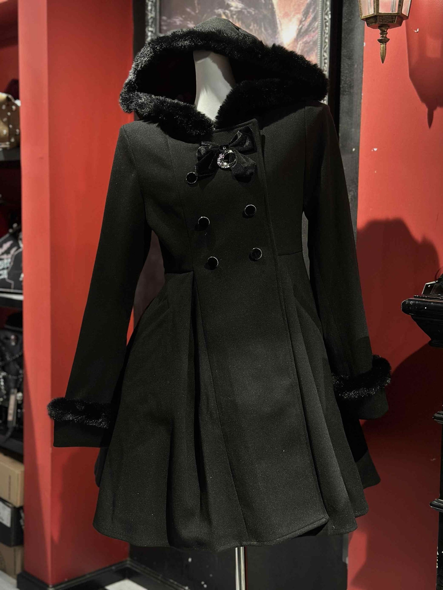 Manteau à capuche noir avec oreilles de chat gothiques