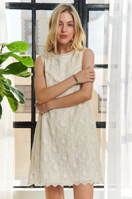 Robe Shift Sans Manches à Col Ronde avec Appliqués
