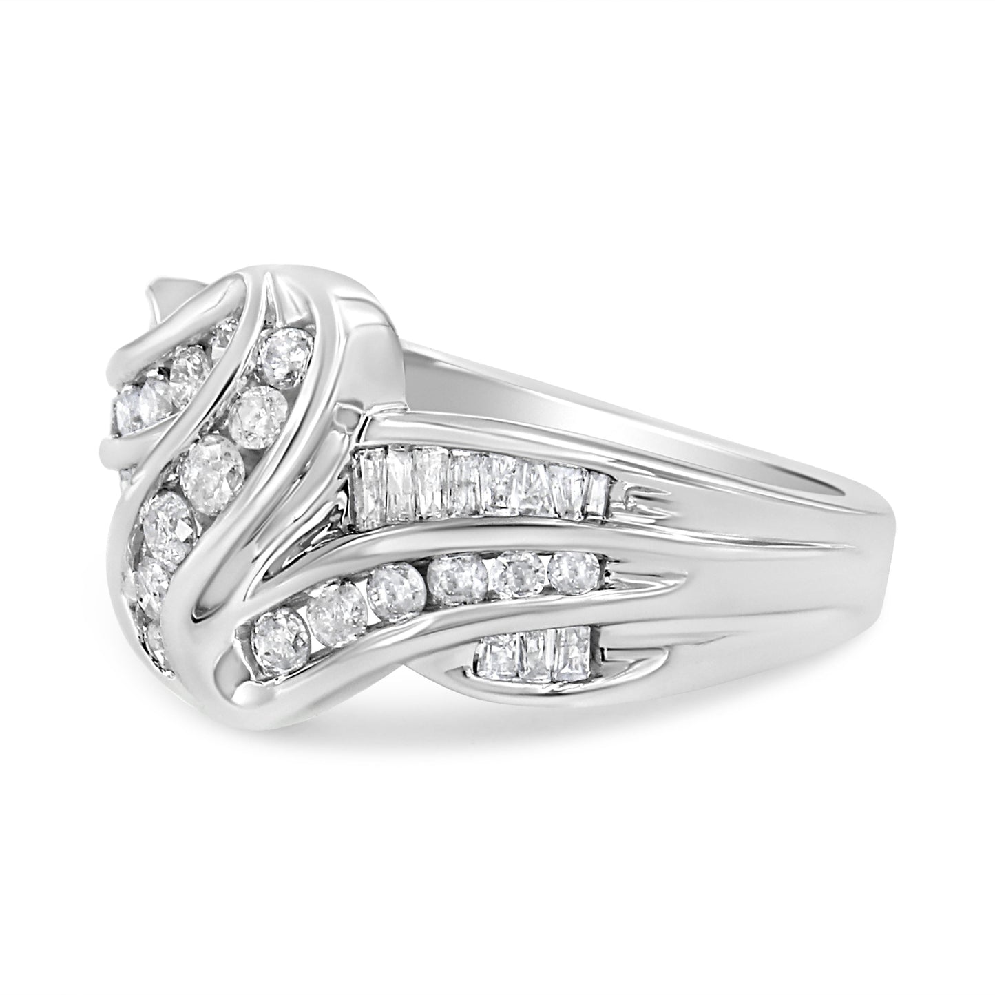 Bague Bypass en Or Blanc 10K avec Diamants Ronds et Baguette - Taille 6