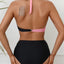 Conjunto de bikini cruzado en blanco y negro con contraste