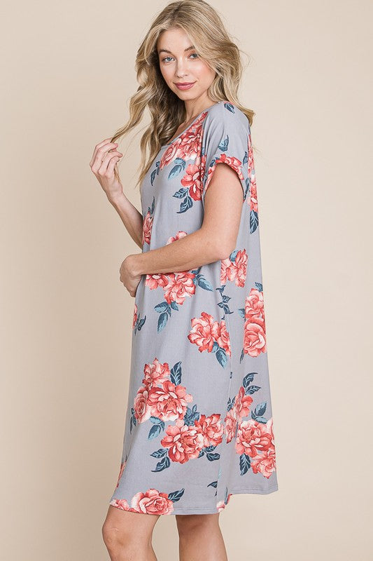 Vestido corto de camiseta con cuello redondo floral y bolsillos para mujeres